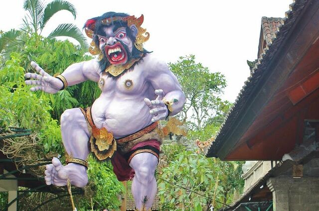 ogoh-ogoh sebuah tradisi dalam Hari Raya Nyepi