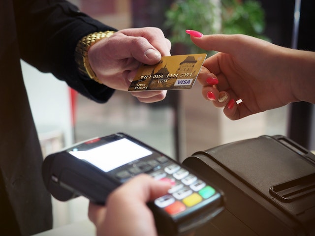 kartu kredit dan kartu debit: Black Payment Terminal