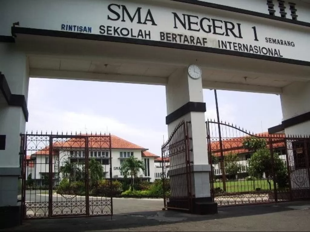 Jhon LBF Biodata: SMA Negeri 1 Semarang