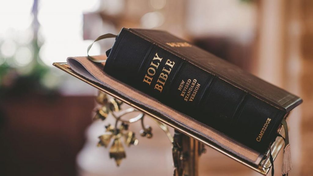 perbedaan katolik dan protestan: Alkitab